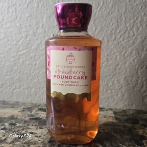 Bath & Body Works Strawberry Pound Cake Body Wash - Pink and Orange